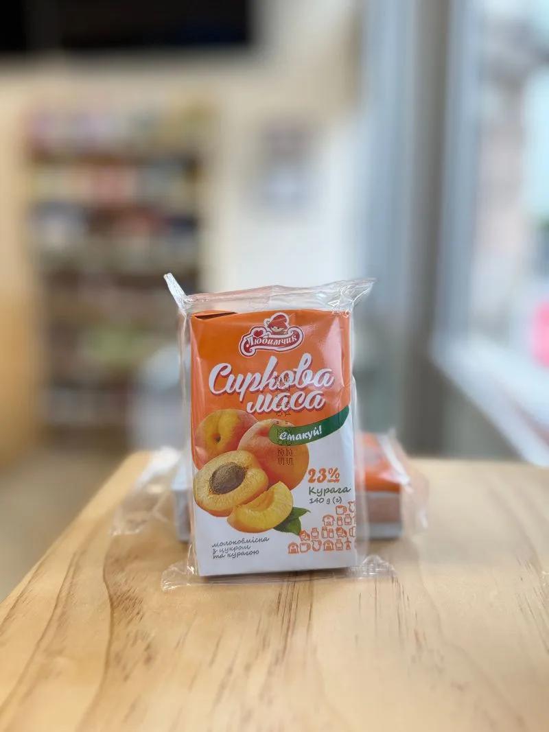 Cheese mass with dried apricot