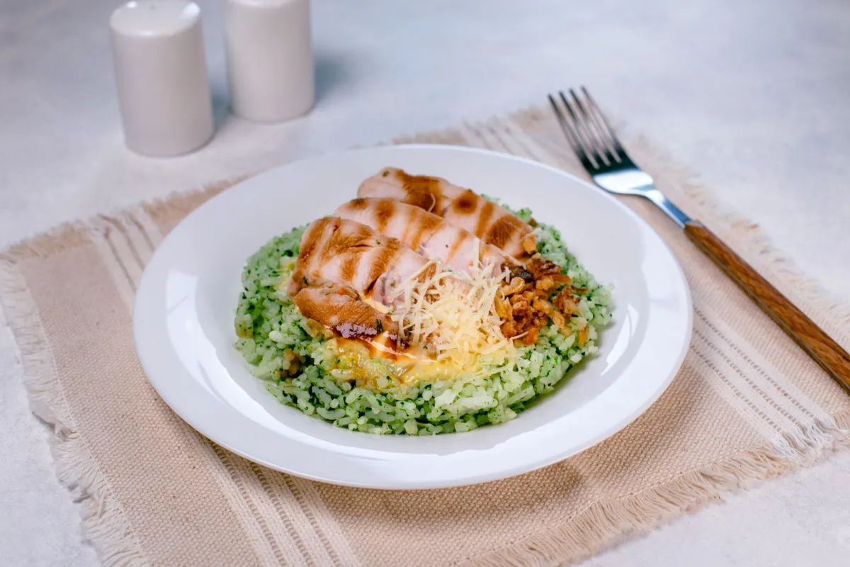 Tender turkey With Spinach Rice & Cheddar Sauce